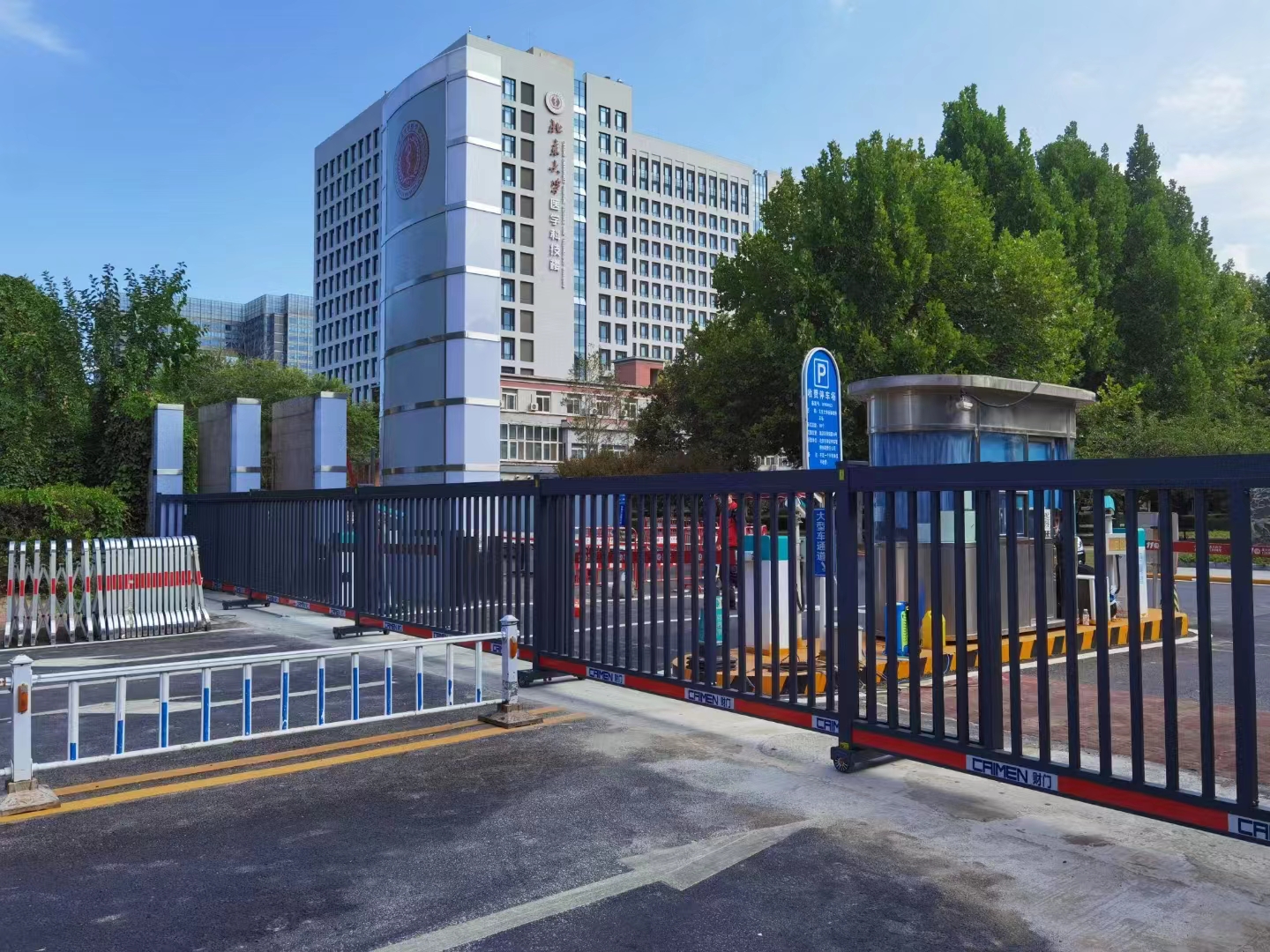 英纳联分段门服务于北京大学