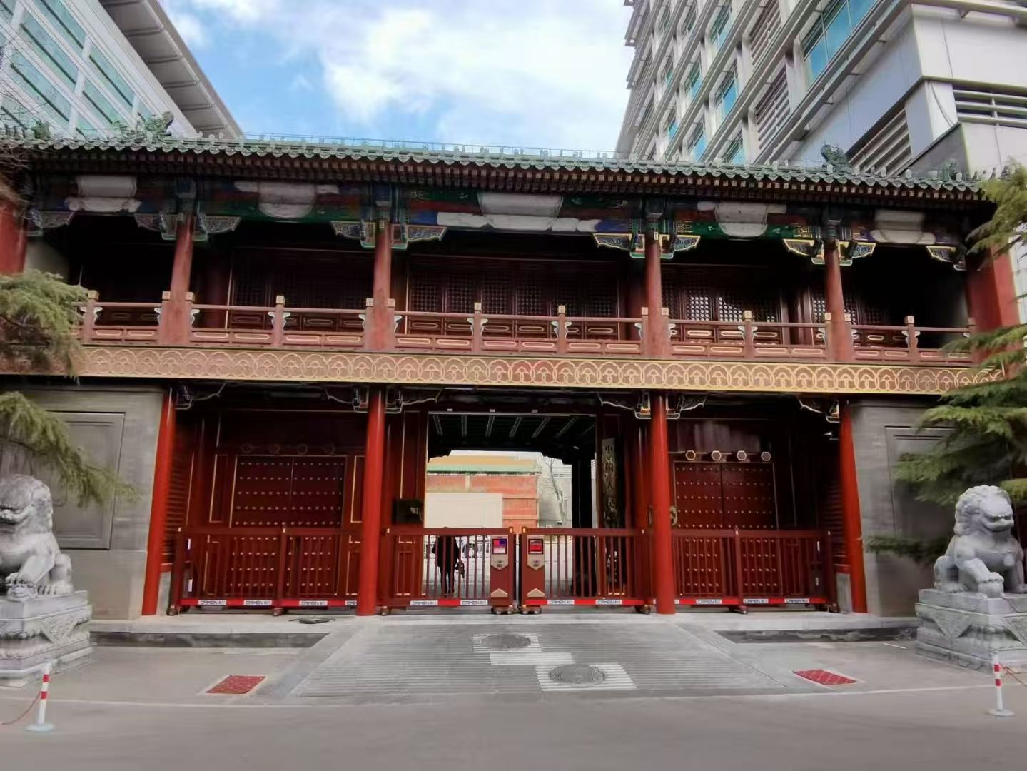北京电动伸缩门生锈、卡顿、跑偏维修原因及根治办法（本地售后）